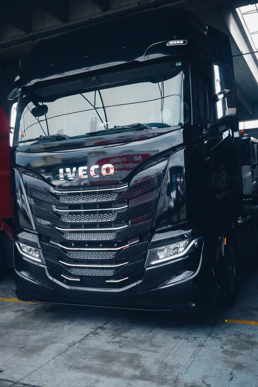 IVECO S-Way nero nella nostra officina